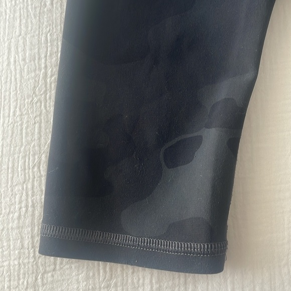 ALO Yoga Camo Vapor Leggings M 
29” inseam High waist - Picture 10 of 10